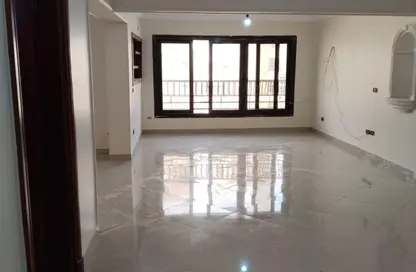 شقة - 3 غرف نوم - 3 حمامات للبيع في شارع طلعت حرب - عزبة الهجانة - مدينة نصر - القاهرة