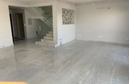 فيلا - 3 غرف نوم - 3 حمامات للايجار في باتيو الزهراء - كمبوندات الشيخ زايد - الشيخ زايد - الجيزة