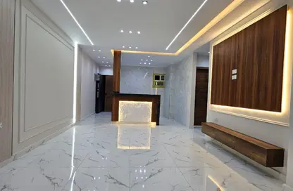 شقة - 2 غرف نوم - 2 حمامات للبيع في البوابة الثالثة القديمة - خفرع - حدائق الاهرام - الجيزة