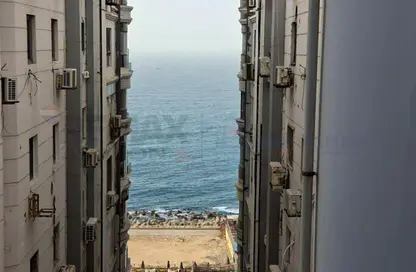 شقة - 3 غرف نوم - 3 حمامات للبيع في سابا باشا - حي شرق - الاسكندرية