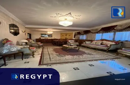 Apartment - 3 Bedrooms - 2 Bathrooms for sale in Taha Hussein St. - Zamalek - Cairo