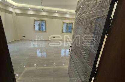 Apartment - 3 Bedrooms - 2 Bathrooms for rent in Aly Sharawy St. - Al Narges 5 - Al Narges - New Cairo City - Cairo