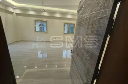 Apartment - 3 Bedrooms - 2 Bathrooms for rent in Aly Sharawy St. - Al Narges 5 - Al Narges - New Cairo City - Cairo