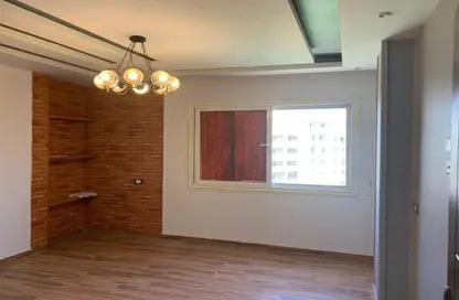 شقة - 3 غرف نوم - 2 حمامات للبيع في ام سكوير جاردنز - كمبوندات التجمع الخامس - التجمع الخامس - مدينة القاهرة الجديدة - القاهرة