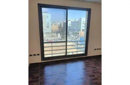 مساحات مكتبية - 3 غرف نوم - 1 حمام للبيع في شارع مجمع البنوك - شارع التسعين الجنوبي - التجمع الخامس - مدينة القاهرة الجديدة - القاهرة