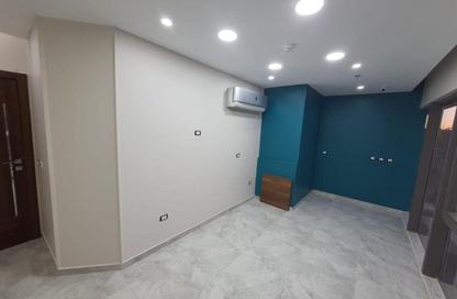 Clinic - 2 Bedrooms - 1 Bathroom for rent in The Gate Plaza Mall - 10th District - Sheikh Zayed City - Giza