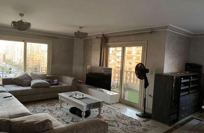 Apartment - 3 Bedrooms - 3 Bathrooms for sale in Mohamed Farid St. - El Hegaz Square - El Nozha - Cairo