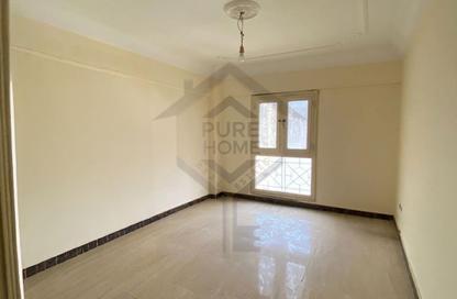 Apartment - 2 Bedrooms - 1 Bathroom for sale in Moharam Bek St. - Moharam Bek - Hay Wasat - Alexandria