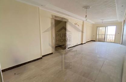 Apartment - 2 Bedrooms - 1 Bathroom for sale in Moharam Bek St. - Moharam Bek - Hay Wasat - Alexandria