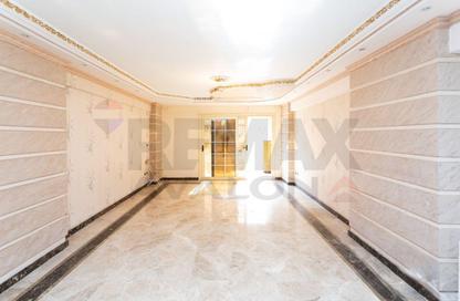 Apartment - 3 Bedrooms - 3 Bathrooms for sale in Zaki Ragab St. - Smouha - Hay Sharq - Alexandria