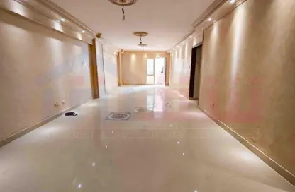 Apartment - 3 Bedrooms - 2 Bathrooms for sale in Mohamed Ezz Al Arab St. - Laurent - Hay Sharq - Alexandria