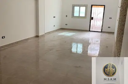 شقة - 3 غرف نوم - 2 حمامات للايجار في شارع الجزيرة - المستثمرين الجنوبية - مدينة القاهرة الجديدة - القاهرة