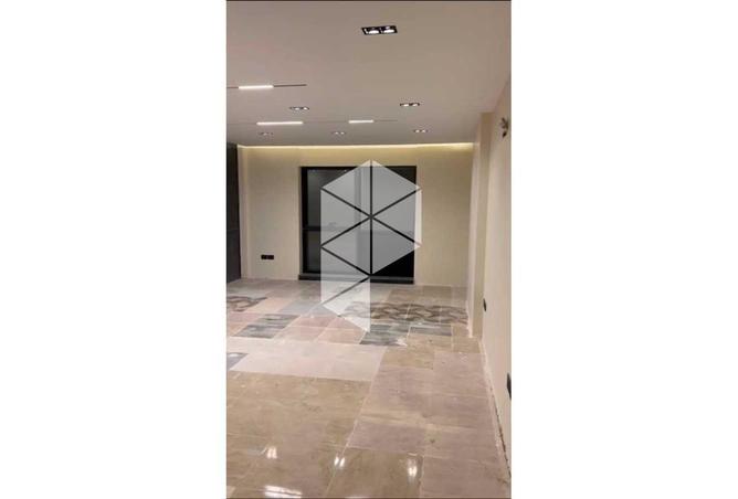 92687000 - Property Image 2