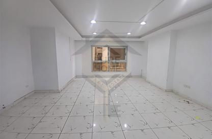 Apartment - 3 Bedrooms - 2 Bathrooms for rent in Al Farek Ismail Srhank St. - Laurent - Hay Sharq - Alexandria Apartment - 3 Bedrooms - 2 Bathrooms for rent in Al Farek Ismail Srhank St. - Laurent - Hay Sharq - Alexandria