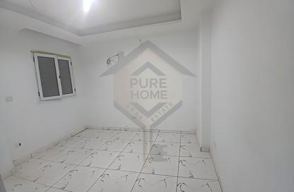 Apartment - 3 Bedrooms - 2 Bathrooms for rent in Al Farek Ismail Srhank St. - Laurent - Hay Sharq - Alexandria
