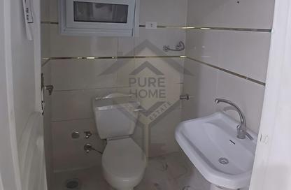 Apartment - 3 Bedrooms - 2 Bathrooms for rent in Al Farek Ismail Srhank St. - Laurent - Hay Sharq - Alexandria