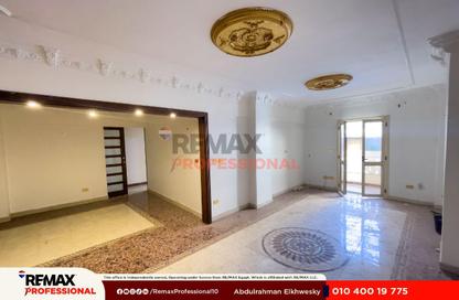 Apartment - 3 Bedrooms - 2 Bathrooms for sale in Abdelhamid Al Abady St. - Roushdy - Hay Sharq - Alexandria