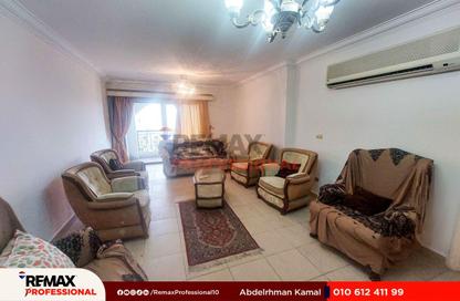 Apartment - 3 Bedrooms - 2 Bathrooms for rent in Abdelhamid Al Abady St. - Bolkly - Hay Sharq - Alexandria