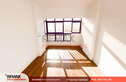 Apartment - 2 Bedrooms - 1 Bathroom for sale in Abou Quer Road - Zezenia - Hay Sharq - Alexandria