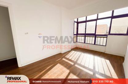 Apartment - 2 Bedrooms - 1 Bathroom for sale in Abou Quer Road - Zezenia - Hay Sharq - Alexandria