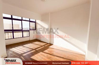 Apartment - 2 Bedrooms - 1 Bathroom for sale in Abou Quer Road - Zezenia - Hay Sharq - Alexandria