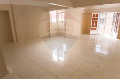 شقة - 2 غرف نوم - 2 حمامات للبيع في سموحة - حي شرق - الاسكندرية