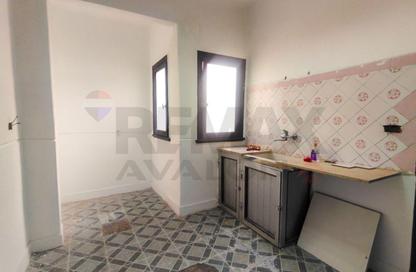 Apartment - 2 Bedrooms - 1 Bathroom for sale in El Shatby - Hay Wasat - Alexandria