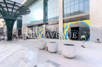 محل تجاري - استوديو - 1 حمام للبيع في جولدن جيت - شارع التسعين الجنوبي - التجمع الخامس - مدينة القاهرة الجديدة - القاهرة