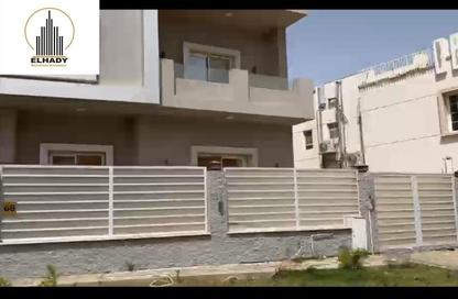 فيلا - 8 غرف نوم - 8 حمامات للايجار في غرب الجولف - كمبوندات القطامية - القطامية - مدينة القاهرة الجديدة - القاهرة