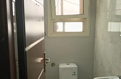 عيادة - 8 غرف نوم - 5 حمامات للايجار في شارع عباس العقاد - المنطقة الأولى - مدينة نصر - القاهرة