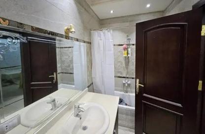 Apartment - 3 Bedrooms - 2 Bathrooms for sale in Doctor Ali Mosharafa St. - Al Narges 6 - Al Narges - New Cairo City - Cairo