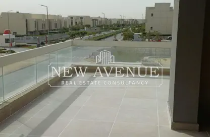 شقة - 3 غرف نوم - 3 حمامات للبيع في كمبوند البروج - كمبوندات الشروق - مدينة الشروق - القاهرة