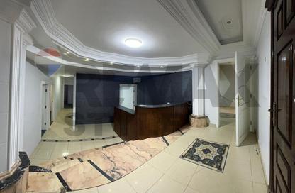 Half Floor - 7+ Bedrooms - 3 Bathrooms for rent in El Korba - Heliopolis - Masr El Gedida - Cairo