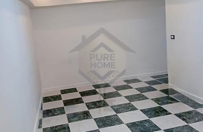 Apartment - 3 - 1 for sale in Khaled Ibn Al Walid St. - Miami - Hay Awal El Montazah - Alexandria