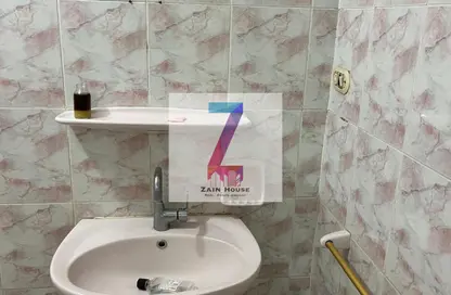 Apartment - 2 Bedrooms - 1 Bathroom for sale in Al Nasr St. - Smouha - Hay Sharq - Alexandria