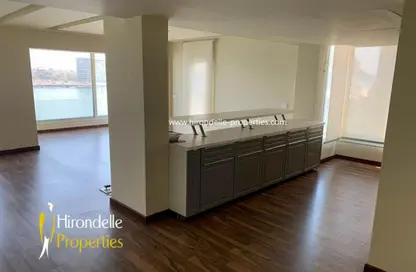 شقة - 3 غرف نوم - 3 حمامات للايجار في شارع محمد مظهر - الزمالك - القاهرة