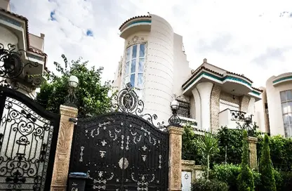 فيلا - 5 غرف نوم - 4 حمامات للبيع في جولدن هايتس - المستثمرين الشمالية - مدينة القاهرة الجديدة - القاهرة