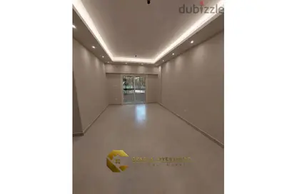 شقة - 3 غرف نوم - 2 حمامات للبيع في شارع 25 - الحي الاول - الشيخ زايد - الجيزة