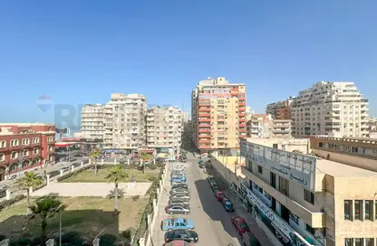 شقة - 4 غرف نوم - 2 حمامات للبيع في شارع بورسعيد - الشاطبي - حي وسط - الاسكندرية
