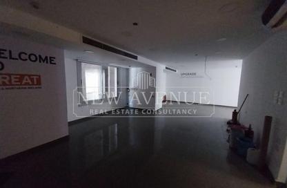 طابق كامل - استوديو - 5 حمامات للايجار في شارع شهداء المهندسين - المهندسين - الجيزة
