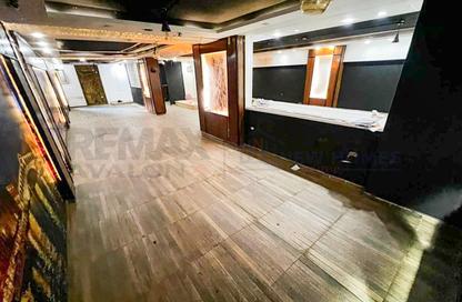 Shop - Studio - 2 Bathrooms for sale in Madkhal Sharkt Al Nakhl Wa Al Handasa St. - Smouha - Hay Sharq - Alexandria