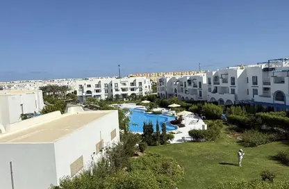 شاليه - 2 غرف نوم - 2 حمامات للايجار في ماونتن فيو راس الحكمة - راس الحكمة - الساحل الشمالي