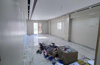 Apartment - 3 Bedrooms - 2 Bathrooms for sale in Al Sheikh Mohammed Al Nadi St. - 6th Zone - Nasr City - Cairo