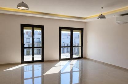 شقة - 3 غرف نوم - 3 حمامات للايجار في ذا كورت ياردز - كمبوندات الشيخ زايد - الشيخ زايد - الجيزة