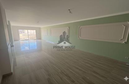 Apartment - 3 Bedrooms - 2 Bathrooms for sale in Mohamed Fawzy Moaz St. - Smouha - Hay Sharq - Alexandria