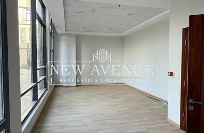 مساحات مكتبية - غرفة نوم - 1 حمام للبيع في ديستريكت 5 - كمبوندات التجمع الخامس - التجمع الخامس - مدينة القاهرة الجديدة - القاهرة