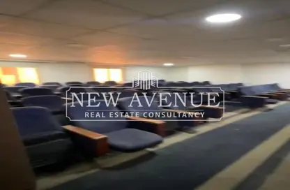 مساحات مكتبية - استوديو - 2 حمامات للبيع في شارع النزهة - الحي الخامس عشر - الشيخ زايد - الجيزة