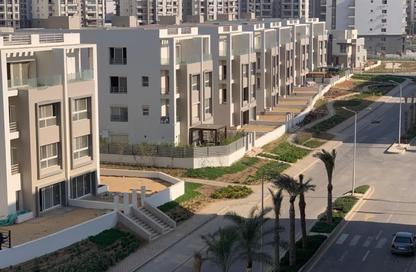 Apartment - 2 Bedrooms - 3 Bathrooms for sale in Centerville - Hyde Park - New Cairo City - Cairo