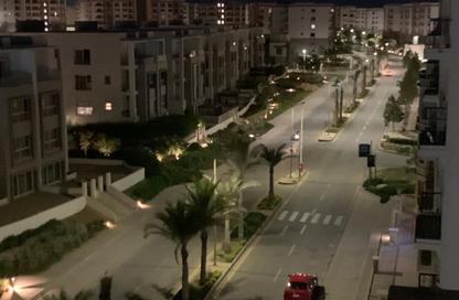 Apartment - 2 Bedrooms - 3 Bathrooms for sale in Centerville - Hyde Park - New Cairo City - Cairo