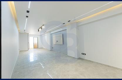 Apartment - 3 - 3 for sale in Abd Al Hameed El Deeb St. - Tharwat - Hay Sharq - Alexandria